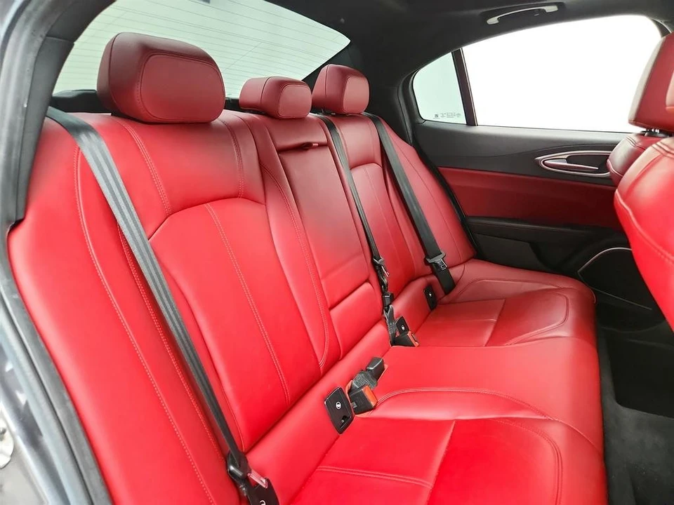 2019 Alfa Romeo Giulia - Image 27 of 31