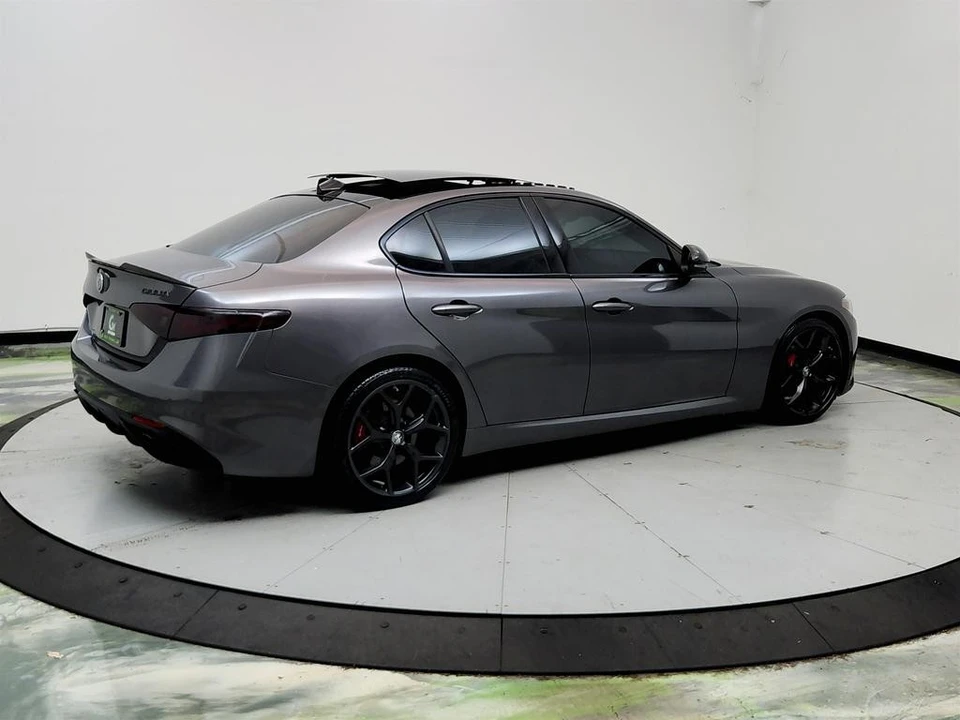 2019 Alfa Romeo Giulia - Image 5 of 31