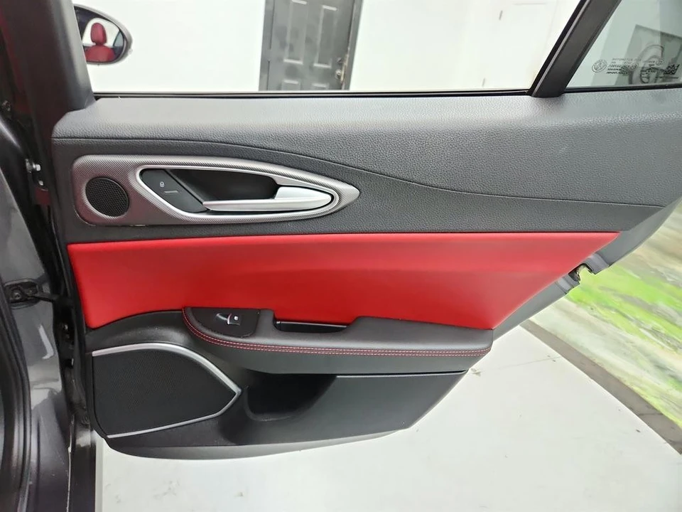 2019 Alfa Romeo Giulia - Image 28 of 31