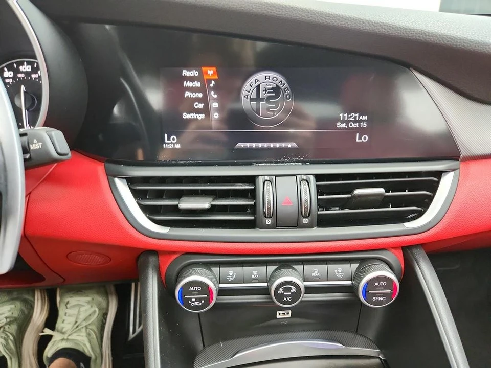 2019 Alfa Romeo Giulia - Image 19 of 31
