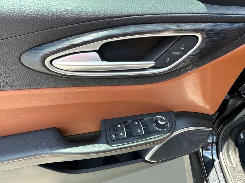 2019 Alfa Romeo Giulia - Image 25 of 31