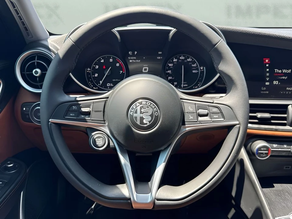 2019 Alfa Romeo Giulia - Image 13 of 31