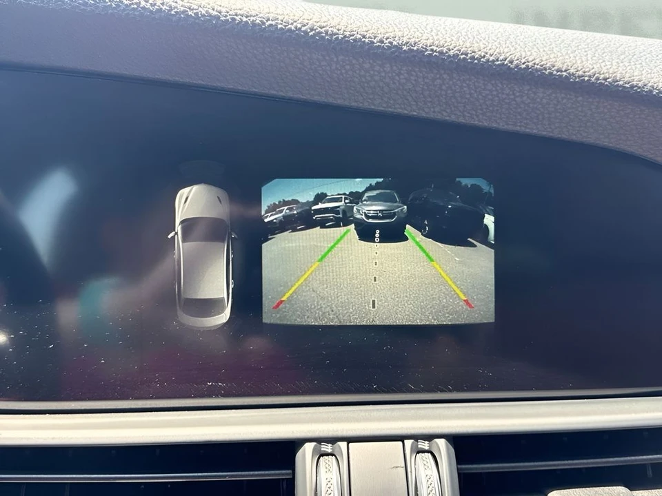 2019 Alfa Romeo Giulia - Image 19 of 31