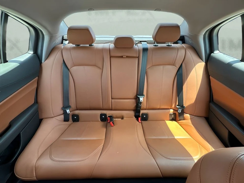 2019 Alfa Romeo Giulia - Image 11 of 31
