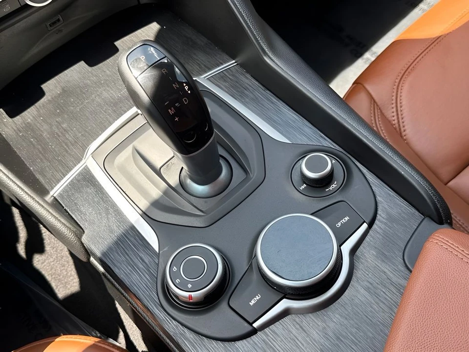 2019 Alfa Romeo Giulia - Image 16 of 31