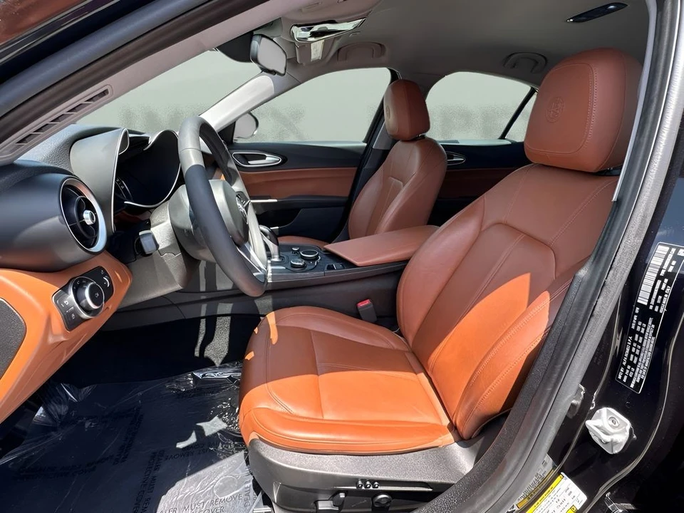 2019 Alfa Romeo Giulia - Image 9 of 31
