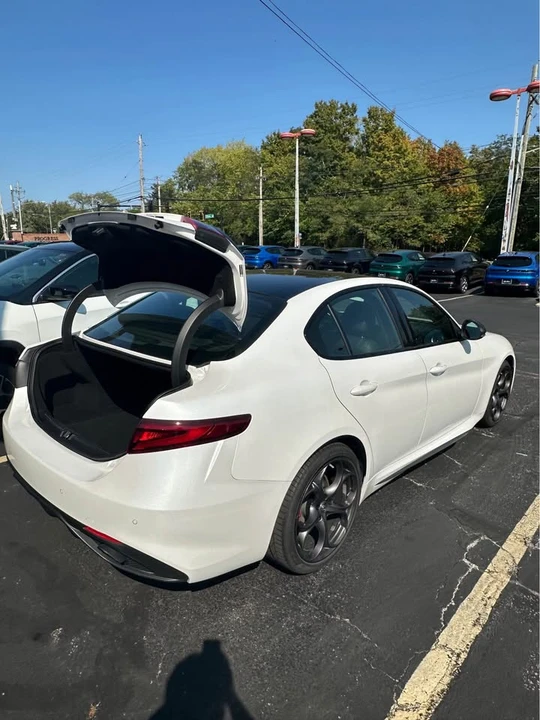 2019 Alfa Romeo Giulia - Image 2 of 17