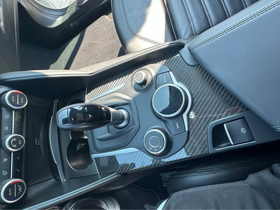 2019 Alfa Romeo Giulia - Image 9 of 17