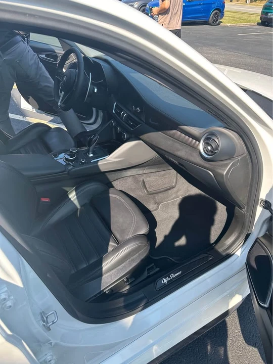 2019 Alfa Romeo Giulia - Image 7 of 17