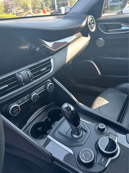 2019 Alfa Romeo Giulia - Image 10 of 17