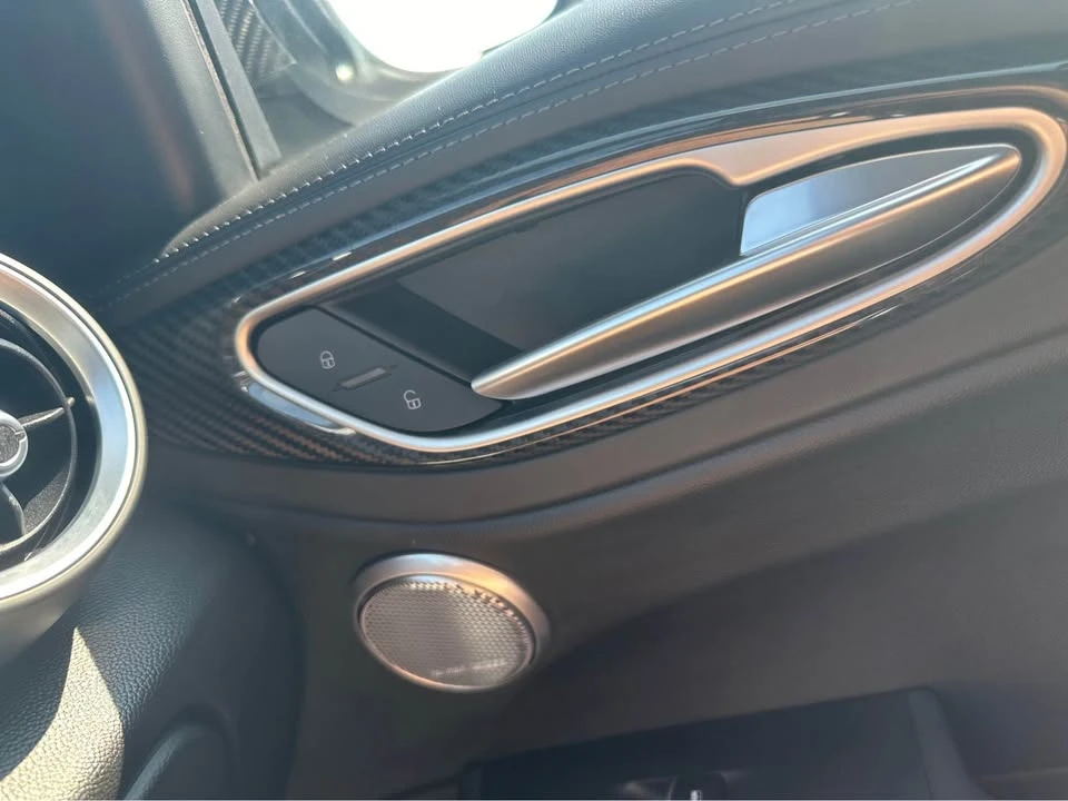 2019 Alfa Romeo Giulia - Image 6 of 17