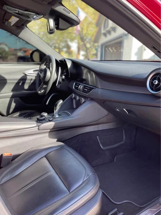 2019 Alfa Romeo Giulia - Image 5 of 5