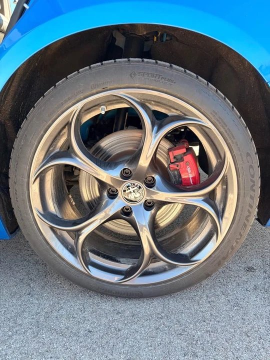2019 Alfa Romeo Giulia - Image 10 of 20