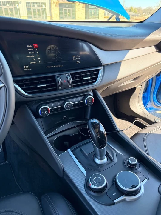 2019 Alfa Romeo Giulia - Image 13 of 20
