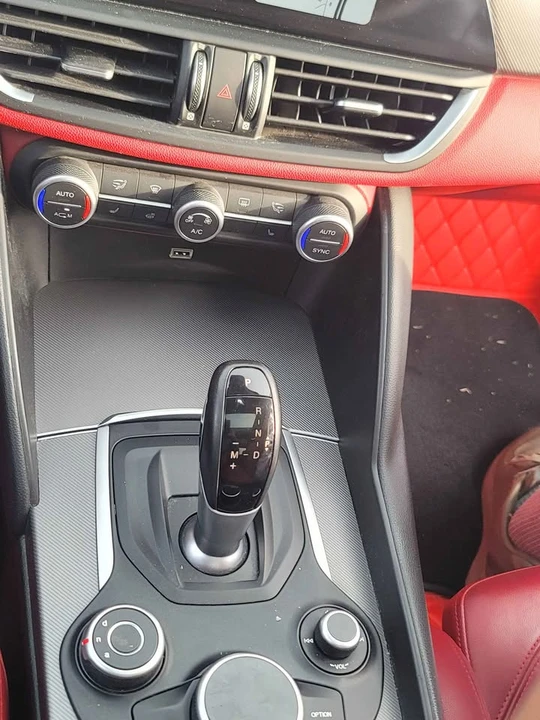 2019 Alfa Romeo Giulia - Image 17 of 18