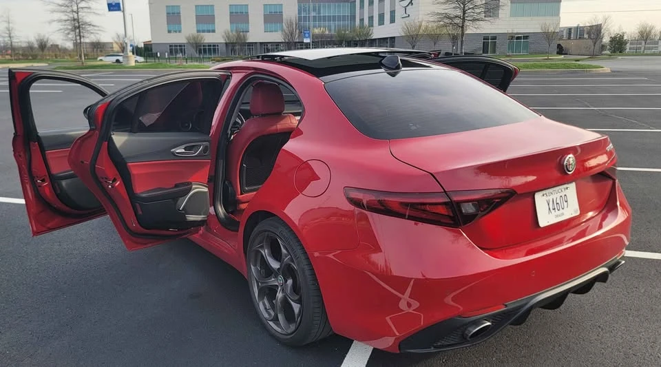 2019 Alfa Romeo Giulia - Image 10 of 18