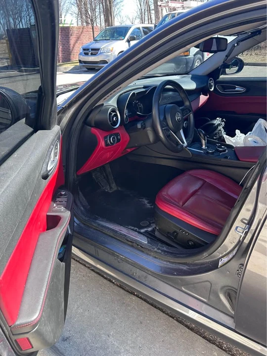 2019 Alfa Romeo Giulia - Image 7 of 15
