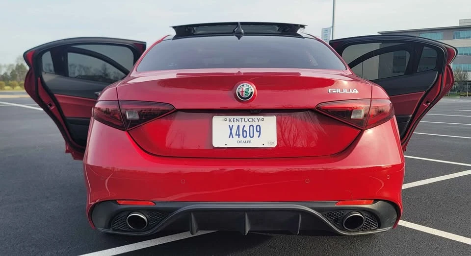 2019 Alfa Romeo Giulia - Image 11 of 18