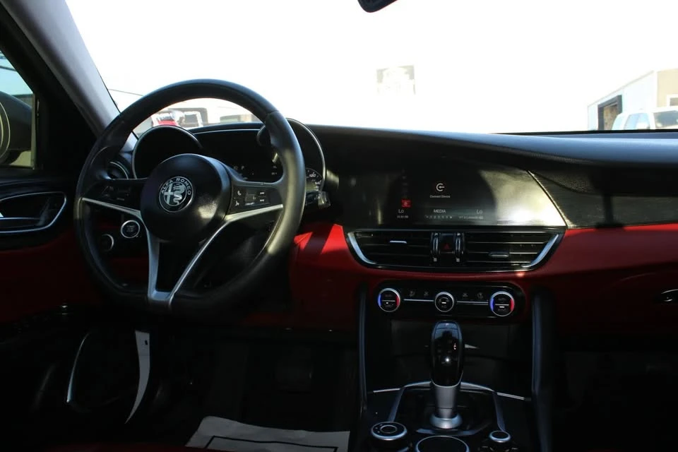 2019 Alfa Romeo Giulia - Image 10 of 20