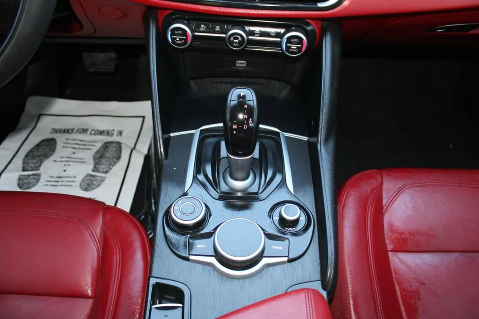 2019 Alfa Romeo Giulia - Image 14 of 20