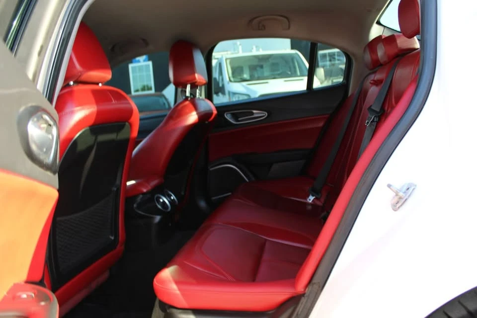 2019 Alfa Romeo Giulia - Image 18 of 20