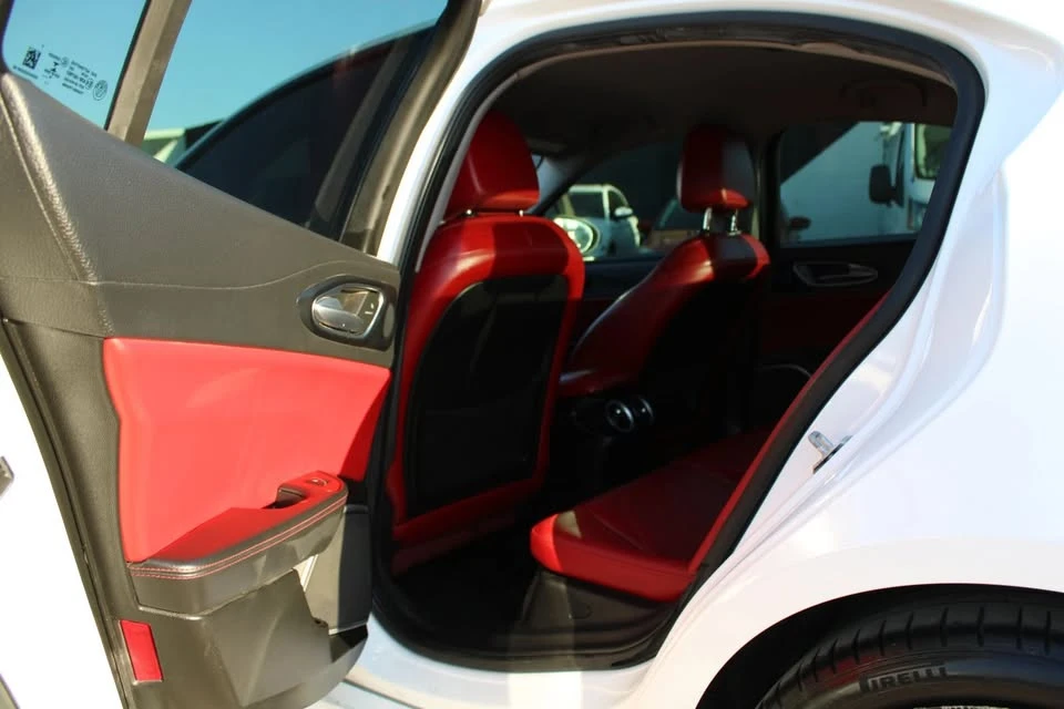 2019 Alfa Romeo Giulia - Image 17 of 20