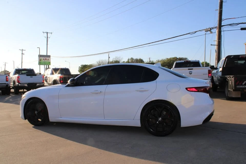 2019 Alfa Romeo Giulia - Image 4 of 20