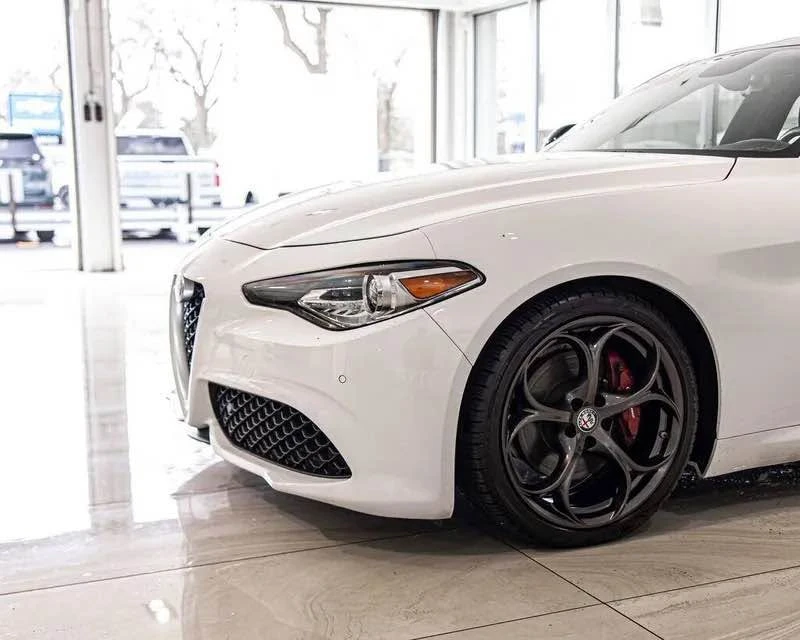 2019 Alfa Romeo Giulia - Image 4 of 15