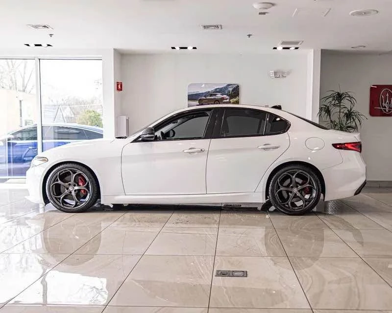 2019 Alfa Romeo Giulia - Image 5 of 15