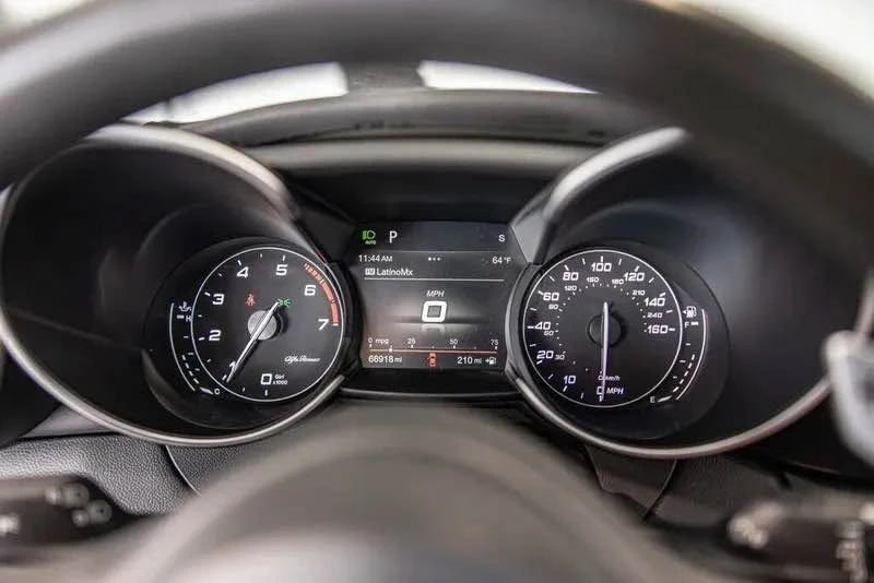2019 Alfa Romeo Giulia - Image 12 of 15