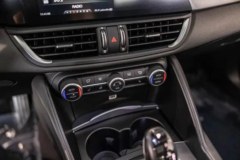 2019 Alfa Romeo Giulia - Image 13 of 15