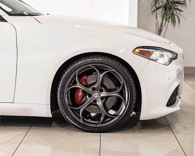 2019 Alfa Romeo Giulia - Image 7 of 15