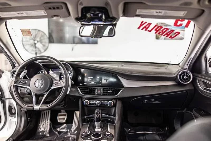2019 Alfa Romeo Giulia - Image 11 of 15