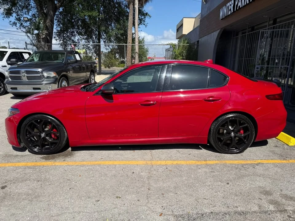 2019 Alfa Romeo Giulia - Image 8 of 18