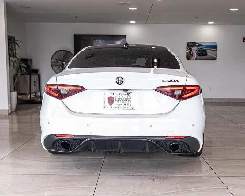 2019 Alfa Romeo Giulia - Image 8 of 15
