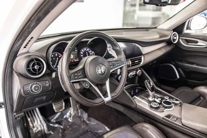 2019 Alfa Romeo Giulia - Image 10 of 15