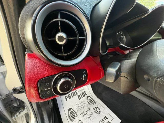 2019 Alfa Romeo Giulia - Image 13 of 20
