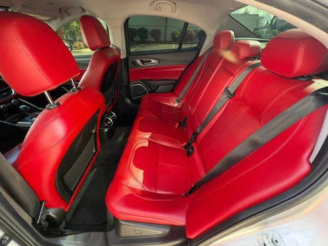 2019 Alfa Romeo Giulia - Image 10 of 20