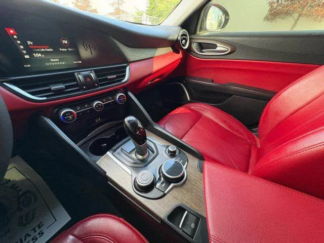 2019 Alfa Romeo Giulia - Image 11 of 20