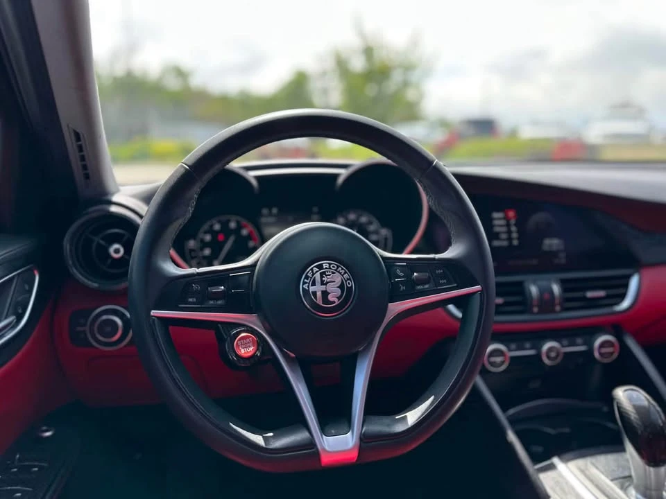 2019 Alfa Romeo Giulia - Image 8 of 18