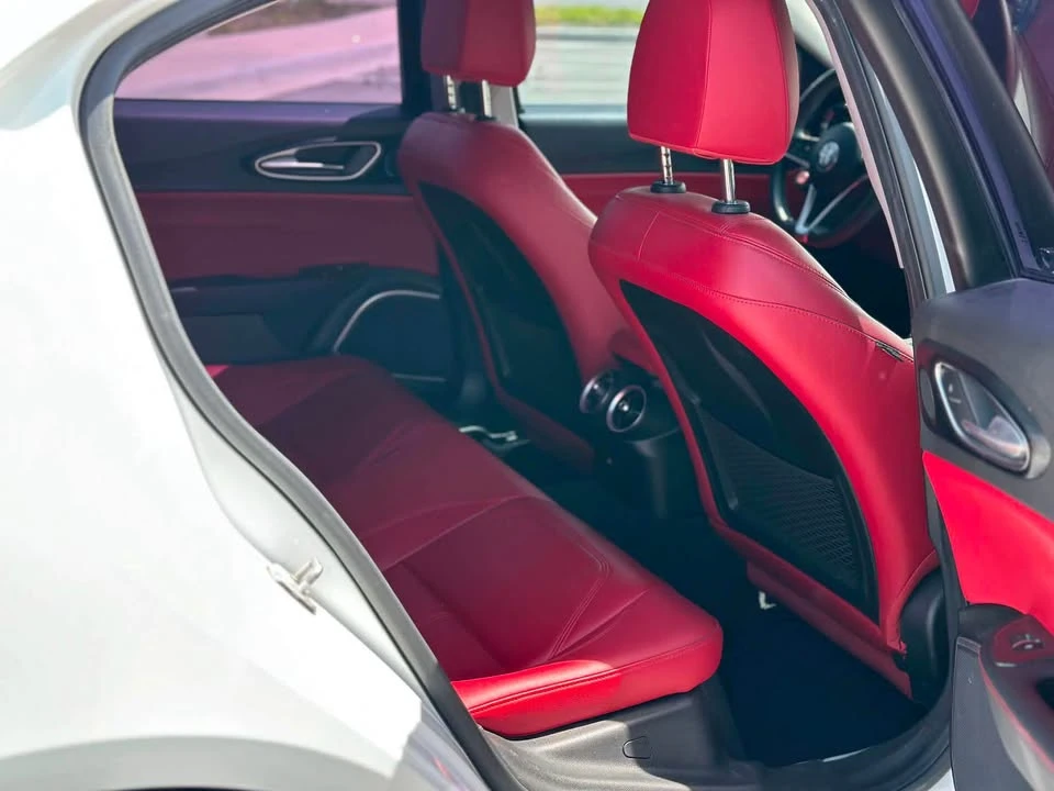 2019 Alfa Romeo Giulia - Image 11 of 18