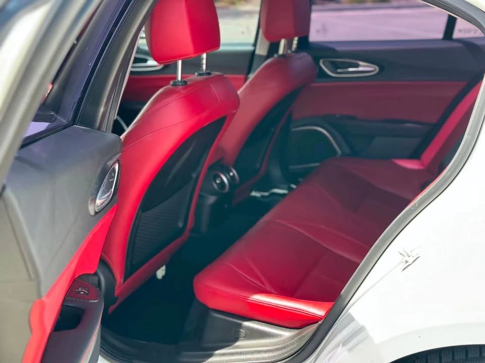 2019 Alfa Romeo Giulia - Image 13 of 18
