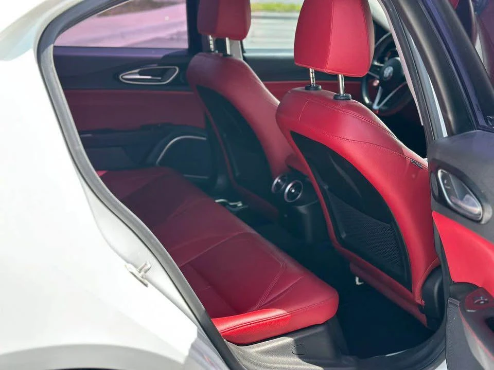 2019 Alfa Romeo Giulia - Image 7 of 12