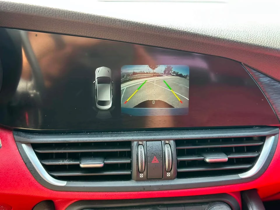 2019 Alfa Romeo Giulia - Image 16 of 18