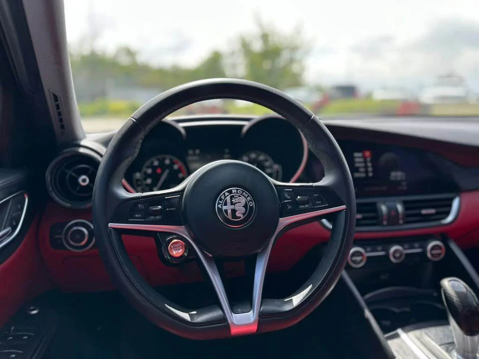 2019 Alfa Romeo Giulia - Image 9 of 12
