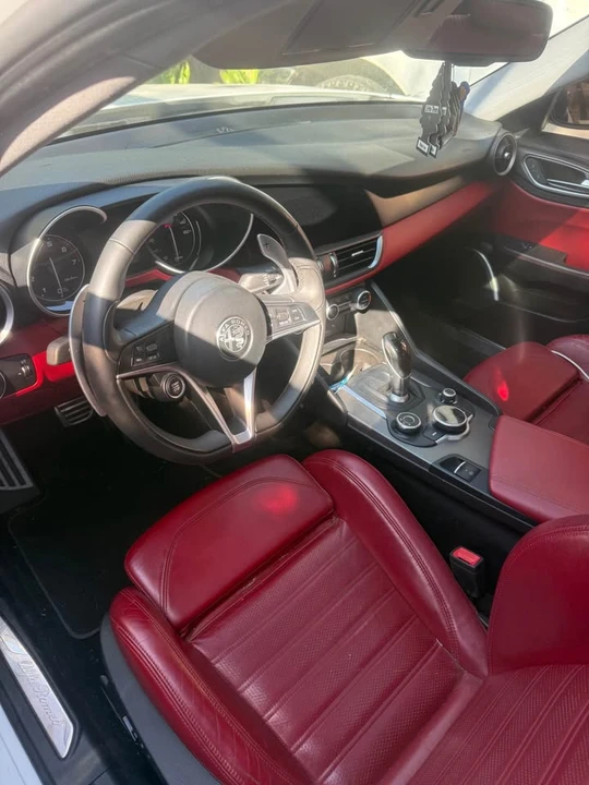 2019 Alfa Romeo Giulia - Image 7 of 10