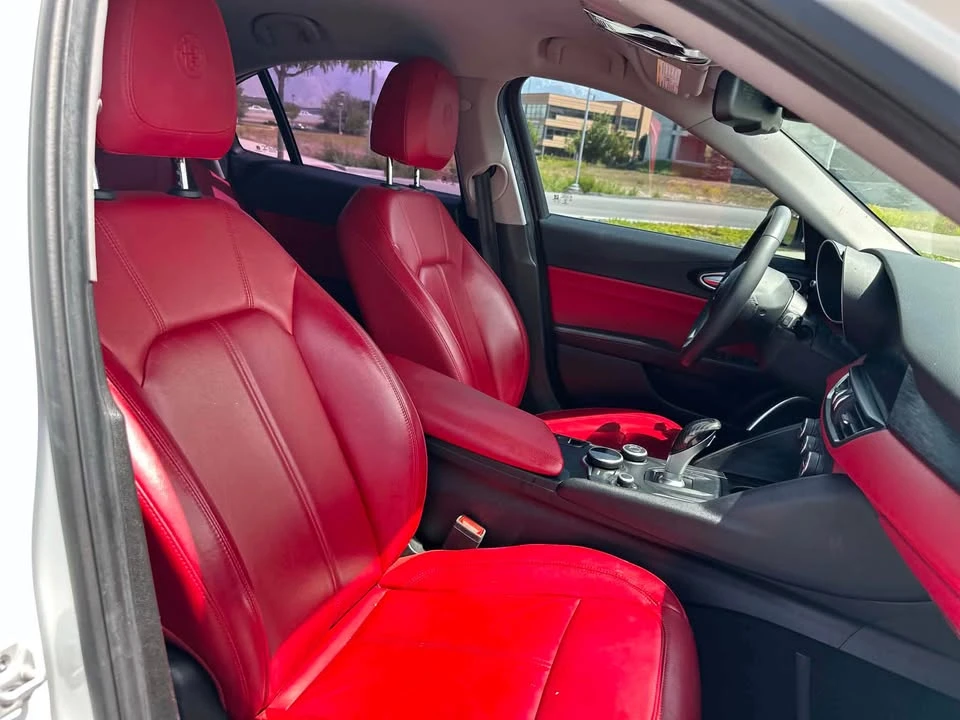2019 Alfa Romeo Giulia - Image 14 of 18