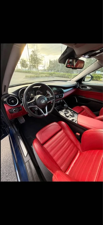 2019 Alfa Romeo Giulia - Image 14 of 19