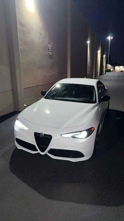 2019 Alfa Romeo Giulia - Image 6 of 8