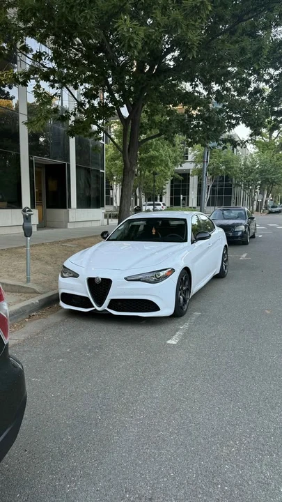 2019 Alfa Romeo Giulia - Image 5 of 8